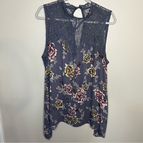 Torrid Gray Floral Lace Mock Neck Sharkbite Hem Sleeveless Tank Top size 1X - Picture 2 of 9